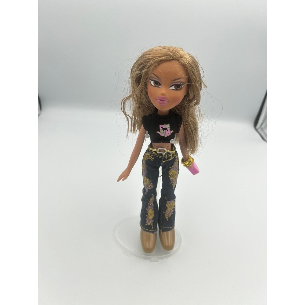 Bratz Walking My Dog Yasmin fashion doll